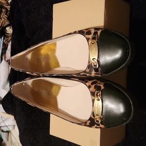 Micheal Kors flats